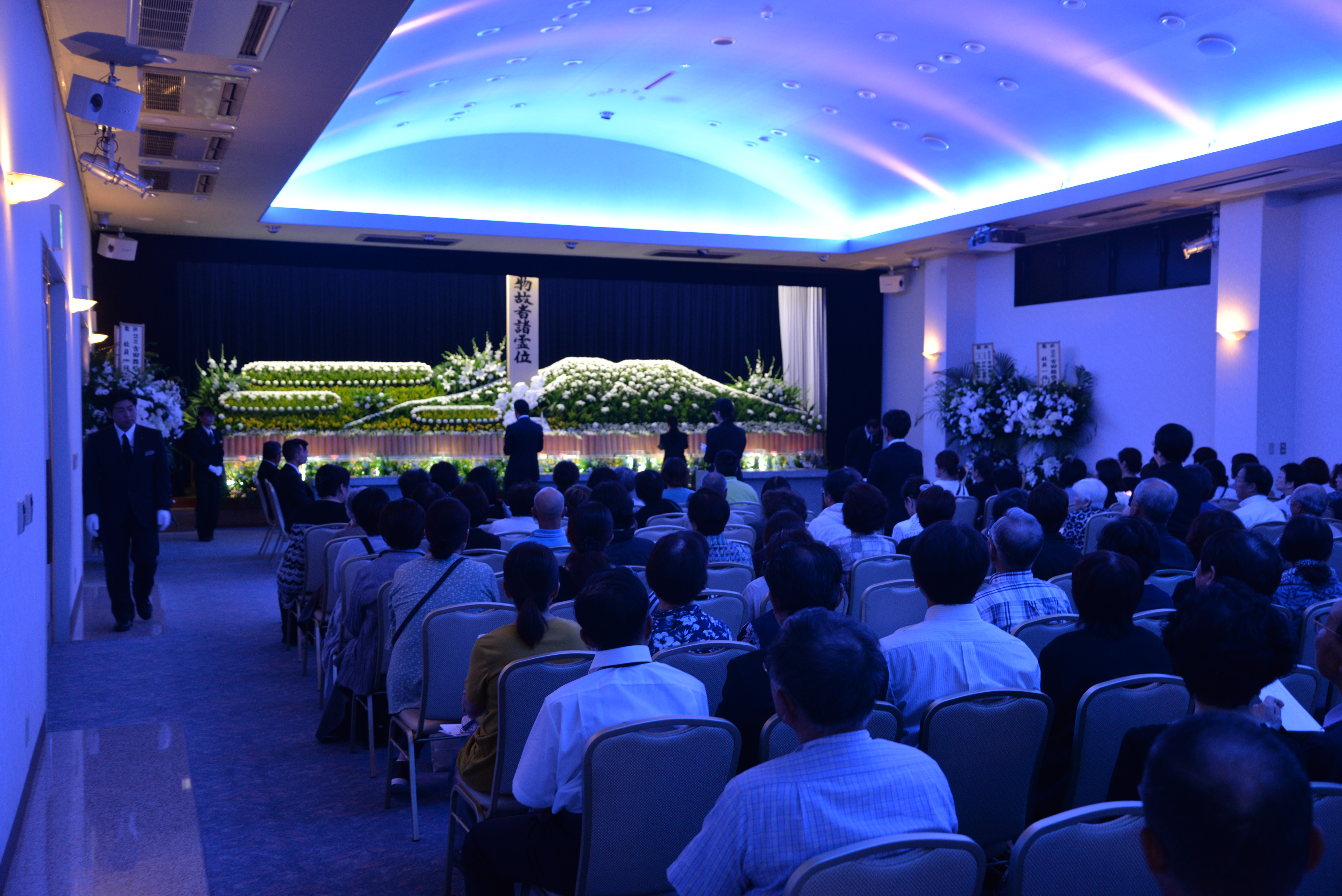 社員による献灯